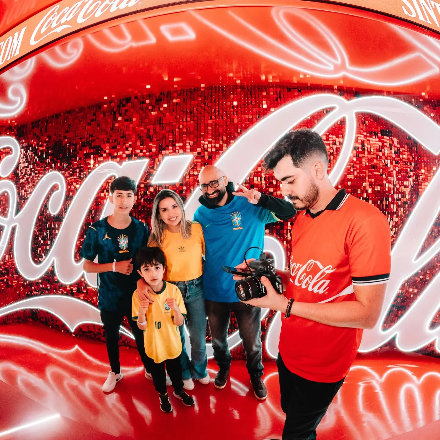 Ativação de Marca na Casa CazéTV: Como a Coca-Cola Engajou o Público para a Copa do Mundo