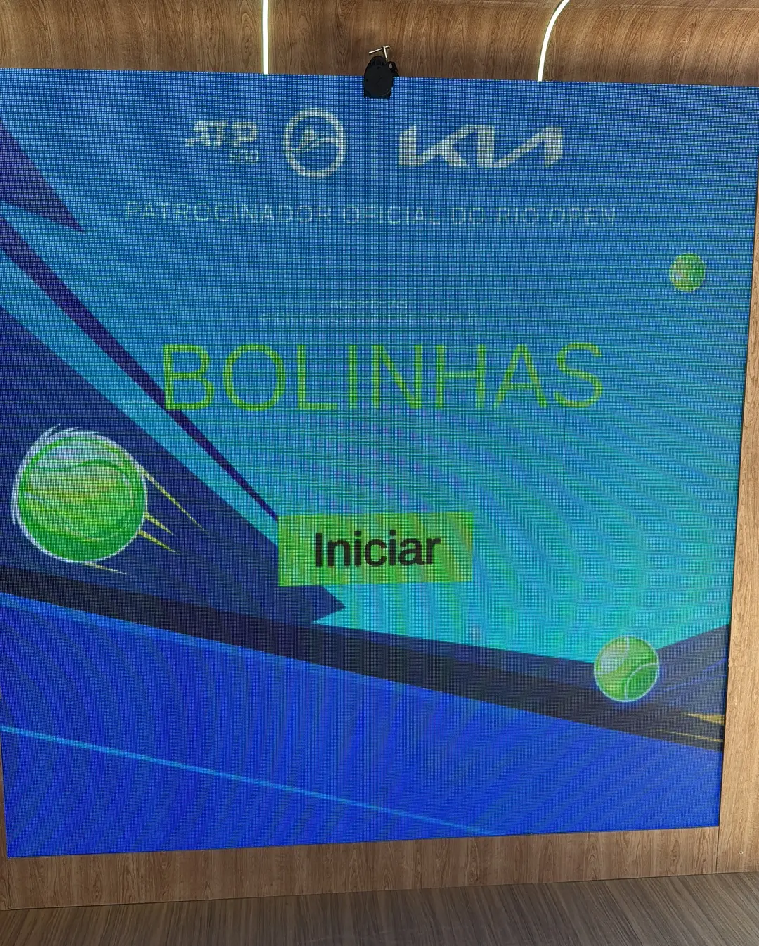 Tecnologia de Ponta no Rio Open: Painel de LED da [Nome da Empresa] Ilumina o Stand da Kia!